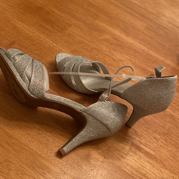 Dream Pairs silver sparkly geeked sandals ankle straps NEW sz 11 very pretty - Picture 4 of 12